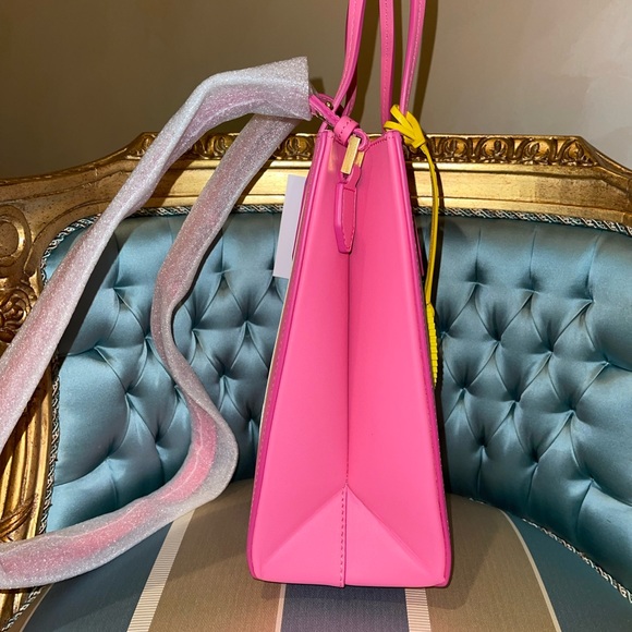 Balmain X Barbie bag. - Picture 3 of 10